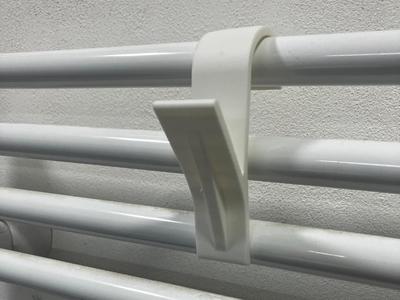 Towel holder for radiator