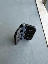 Small strong hinge using 50mm m3 screw.