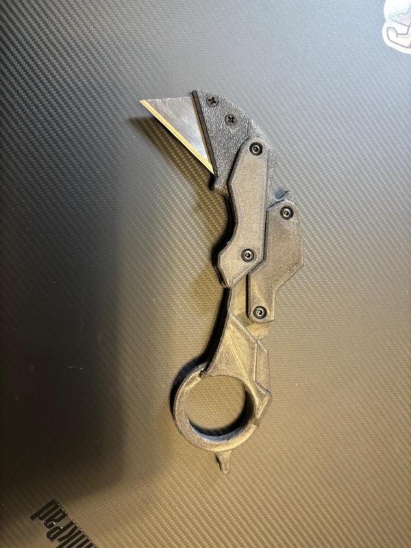 Folding Karambit with utility blade