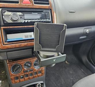 Cupholder phone holder