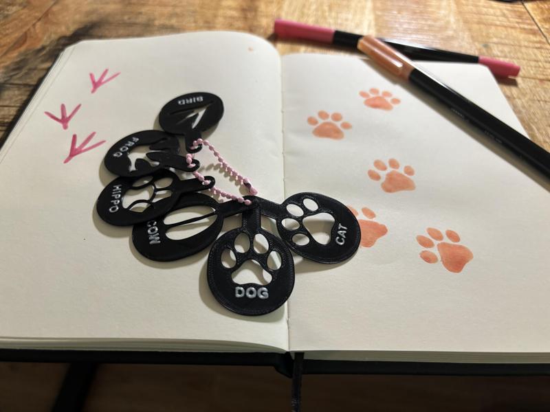 6 animals footprint paws template stencil keychain