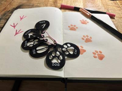 6 animals footprint paws template stencil keychain