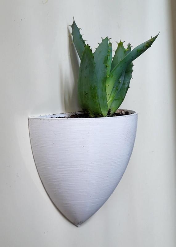 Another magnetic planter