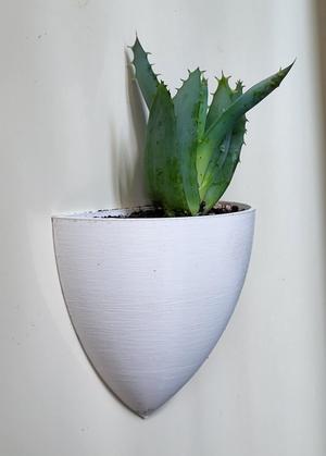 Another magnetic planter