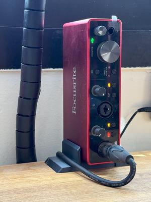 Focusrite Scarlett 2i2 Vertical Stand