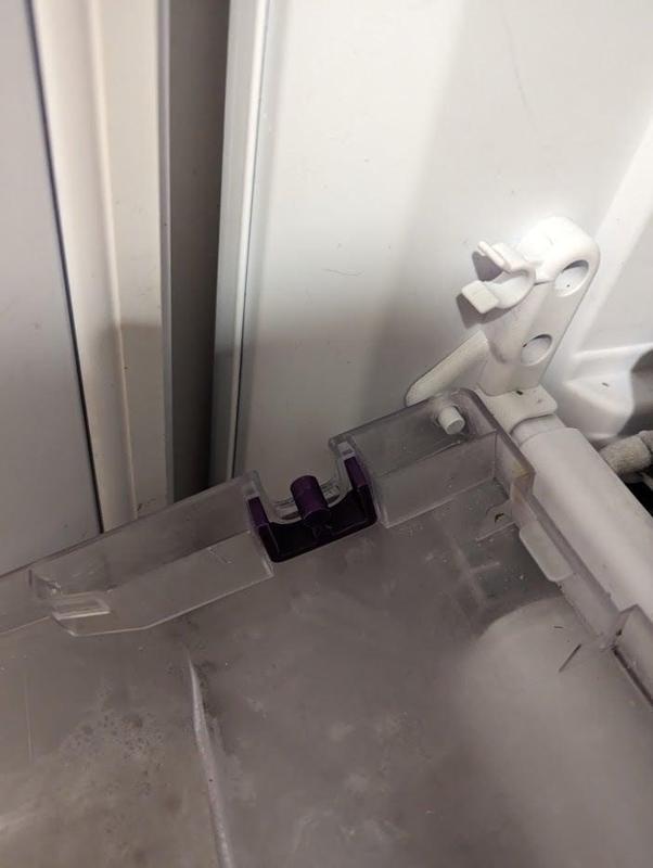 Indesit fridge freezer drawer door catch