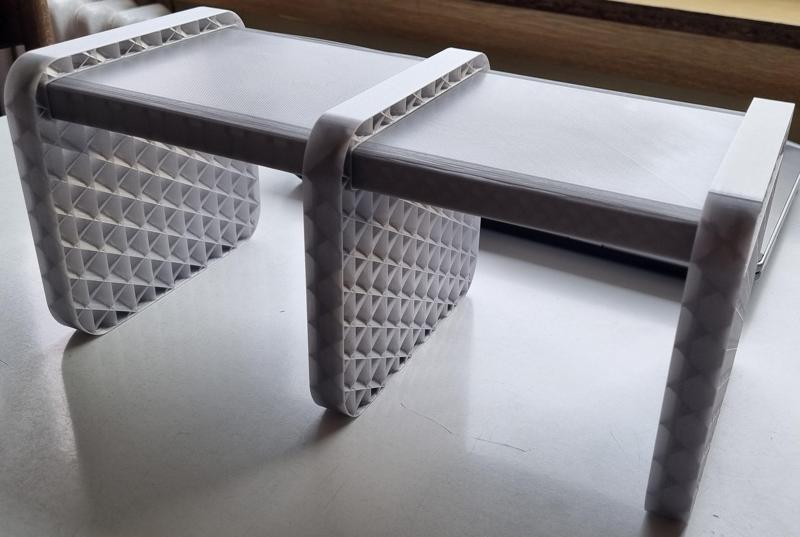 Self-standing shelf