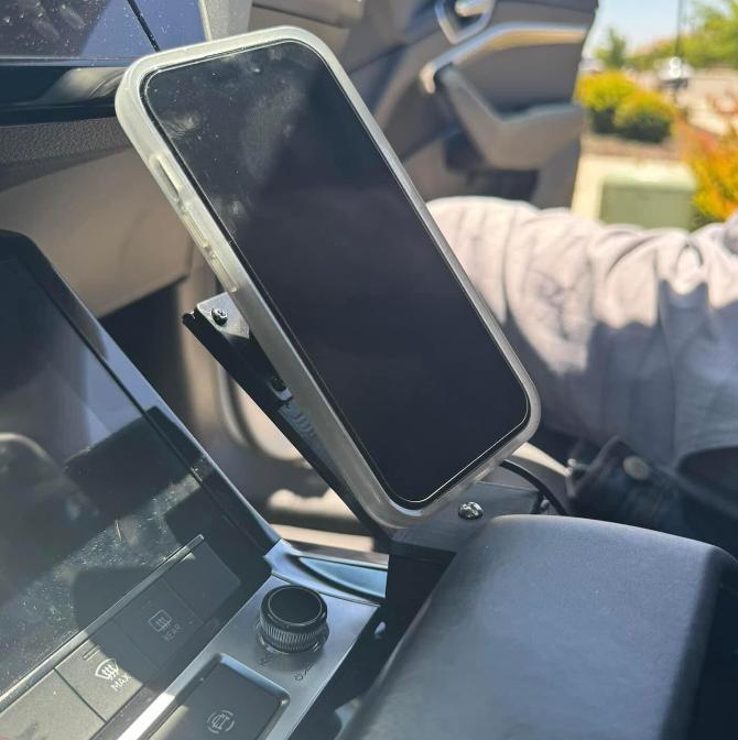 Audi ETRON (SUV) Magsafe Phone Mount