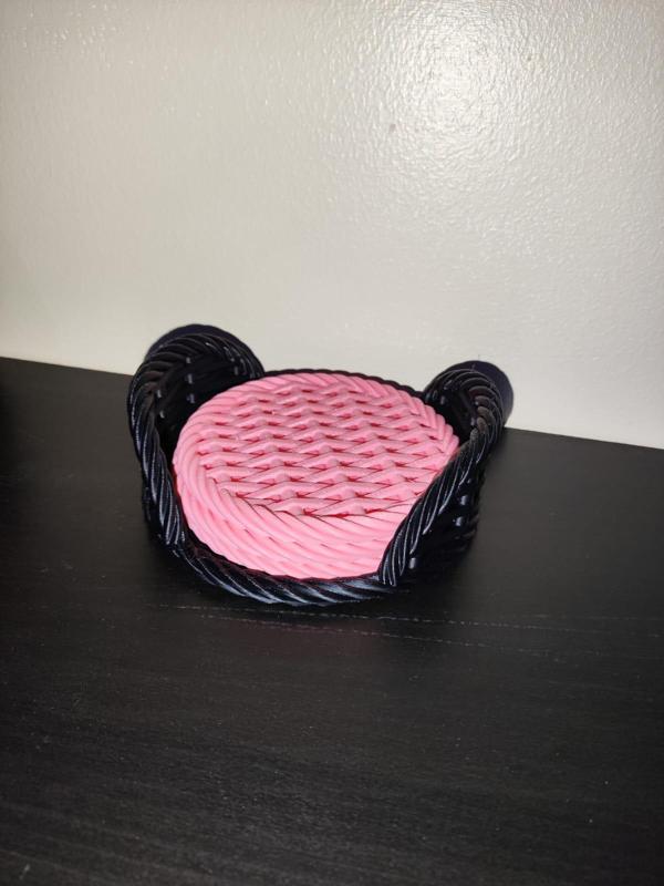 Posavasos con apariencia de canasta