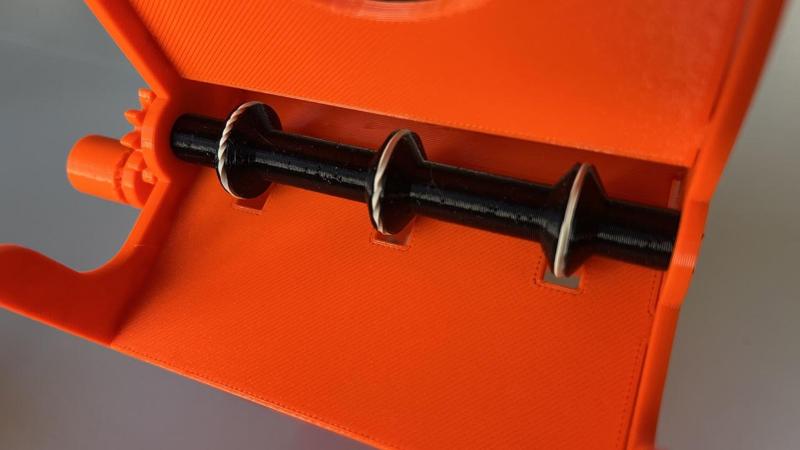 Rubber band shaft for card shuffler