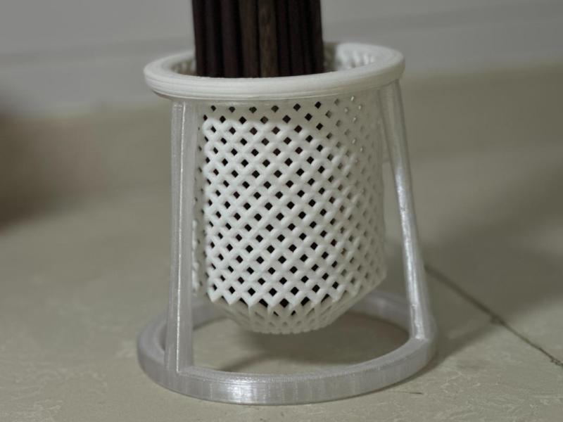 Elevated Desktop Chopstick Drainer