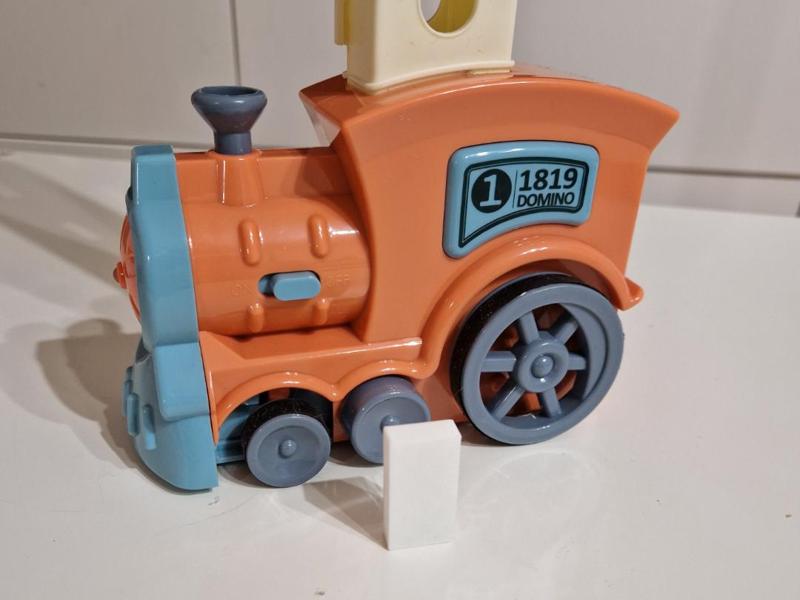 Domino tiles for train placer