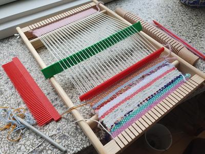 loom boom, comb and shuttle