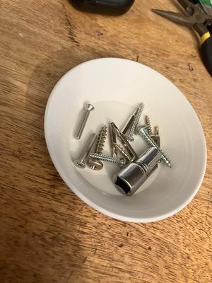 Screw holder bowl