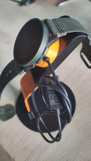 Suunto Peak 9 Pro - charging station