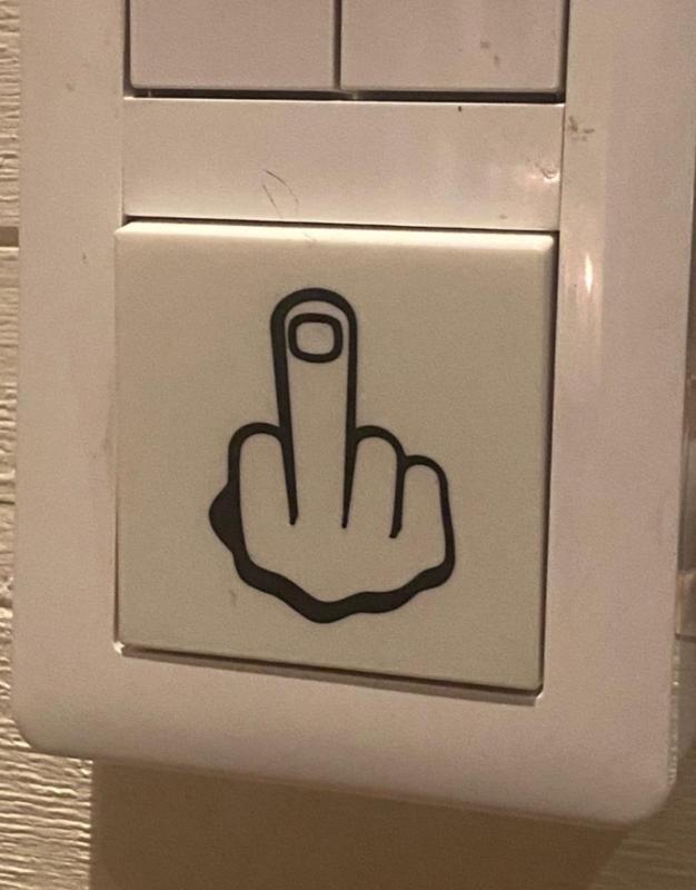 Schneider Exxact - Middle Finger