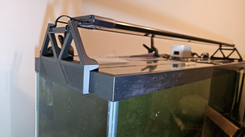 Aquarium light stand