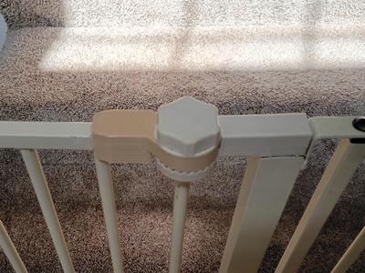 Regalo gate hinge