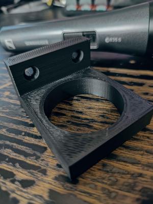 Screw-on mic holder.