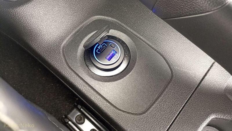 Renault Duster 2G 2021+ 2WD USB charger in the all wheel drive switch plug