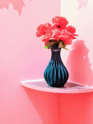 INTER CROSS SPIRAL FLOWER VASE