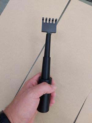 Telescopic Paw Scratcher