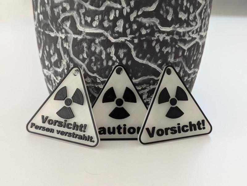 Schlüsselanhänger/Keychain Vorsicht! "verstrahlt"