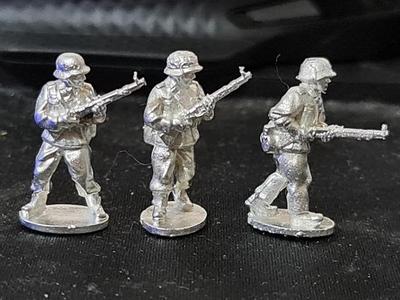 BRM123 9x WW2 German Commandos Brandenburg 20mm