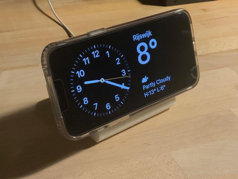 iPhone Magnetic Charging Dock