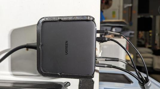 ugreen nexode 200w wall mount  - spring  loaded