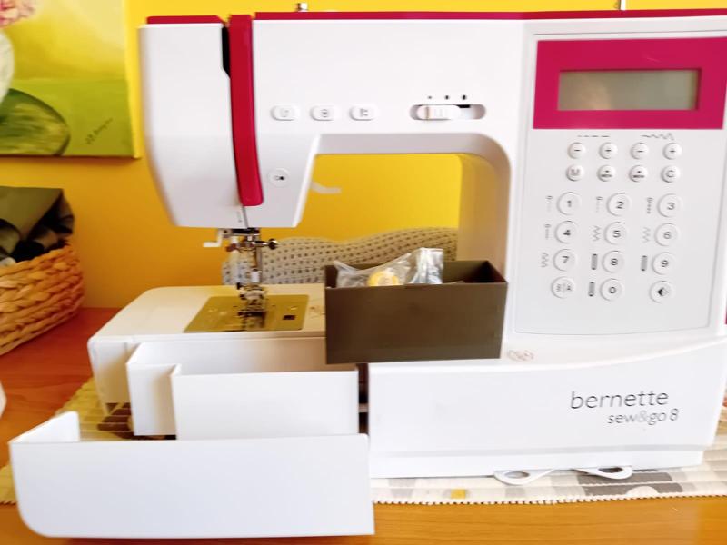 Bernette Sew & Go 8 box for accessories