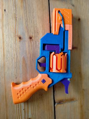 Hamstringer, a half dart nerf revolver
