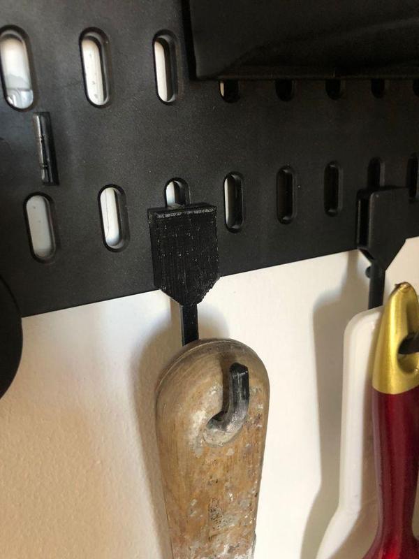 Long hook for pegboard | Gancho largo para tablero perforado