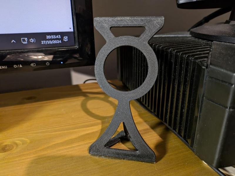 Google Pixel 8 floating phone stand