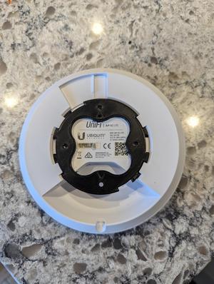 Tool-less Ubiquiti AP mount - works with U6+, UC Lite, AP AC Lite