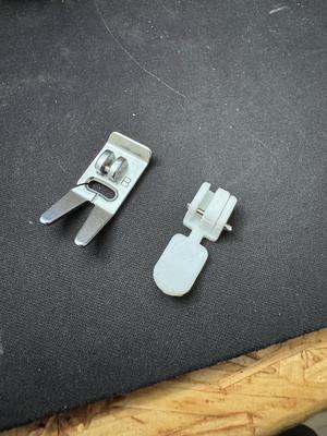 Narrow Zipper Foot Singer + Extra