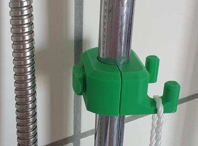Duschstangenhalter mit zwei Haken
