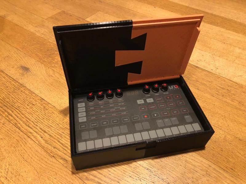 IK Multimedia Uno Synth Box