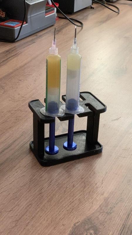 Syringe holder with flux [Держатель шприцев с флюсом]