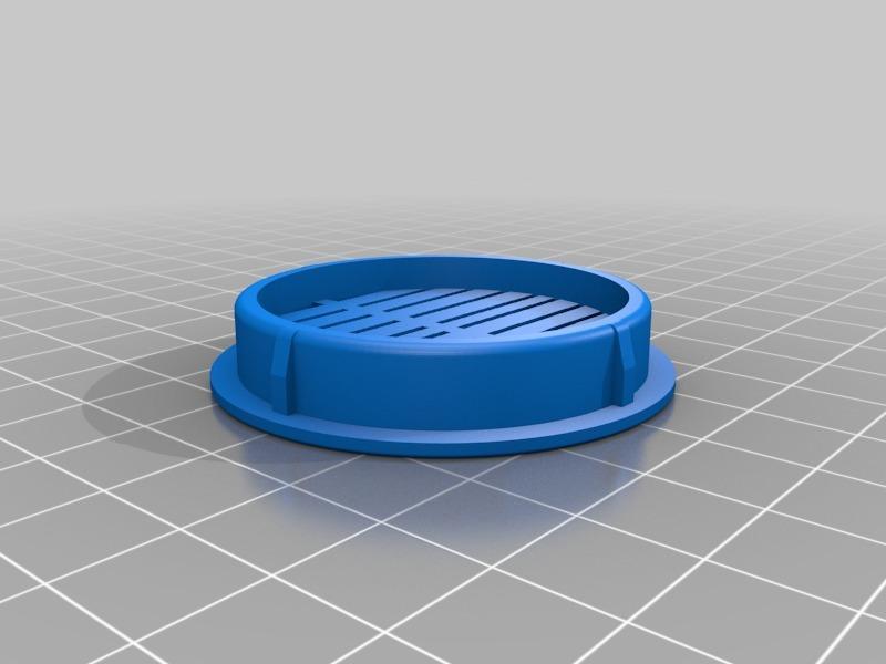 Aeration cover in the baseboard of the fridge in the kitchen