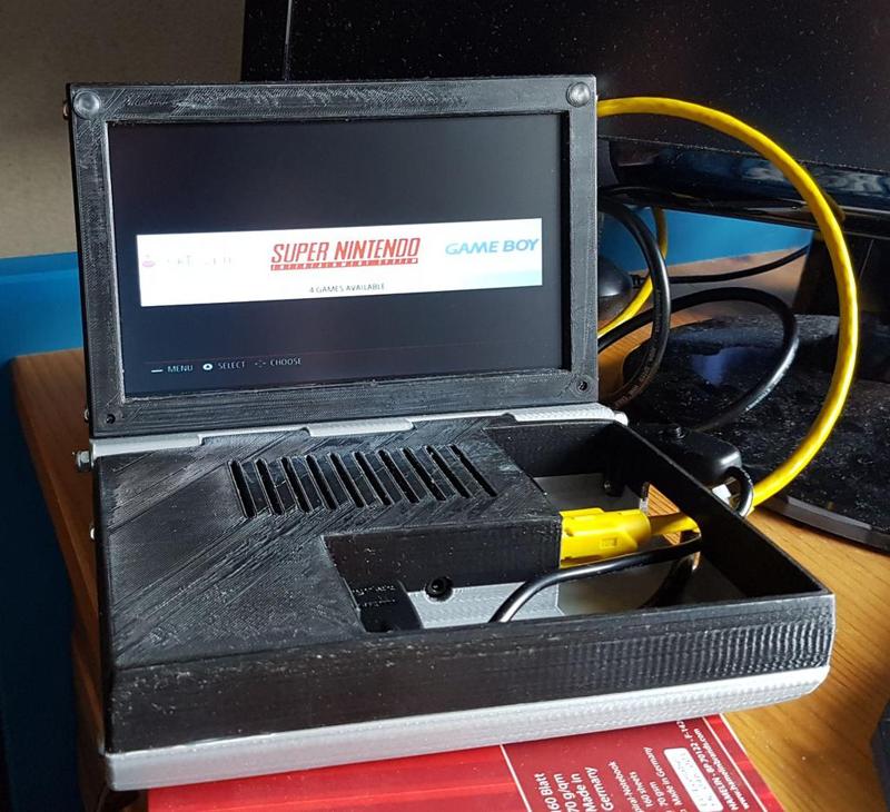 Raspberry Pi Case with Screen