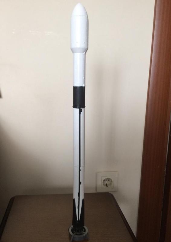 SpaceX Falcon 9 Block 5 ,3d printed ,1/144 scale model