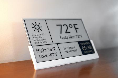 Waveshare 7.5 inch ePaper/e-Ink Display Frame Stand with Raspberry Pi Zero 2 W Mount