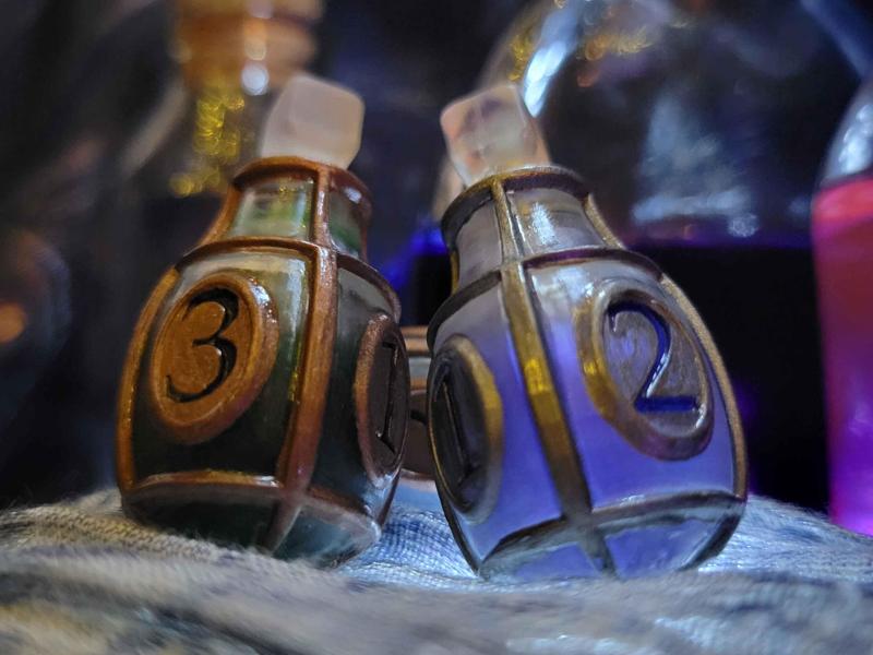 Potion Bottle D4
