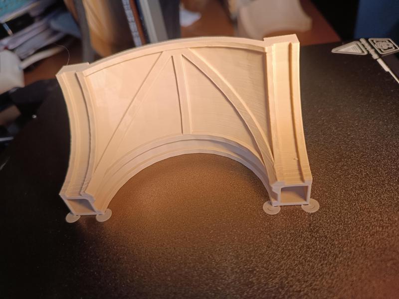 Exin castles, half vaulted vault 8x4, 3,5 high with semicircular arches and moldings.