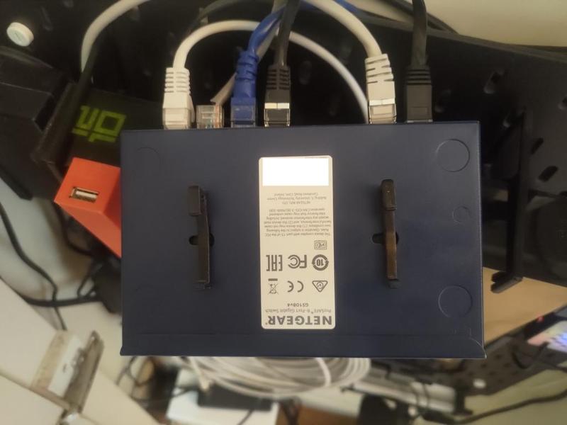 Netgear GS108 Skadis holder