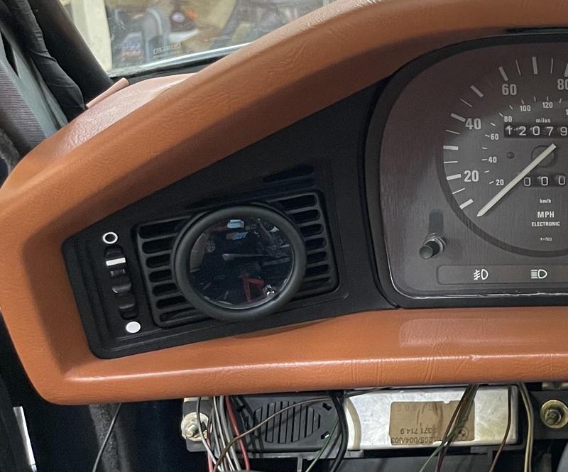 BMW E28 Gauge Pod Air Vent