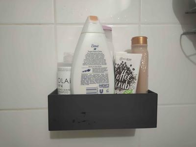 Shower and bath shelf for suction cup attachment