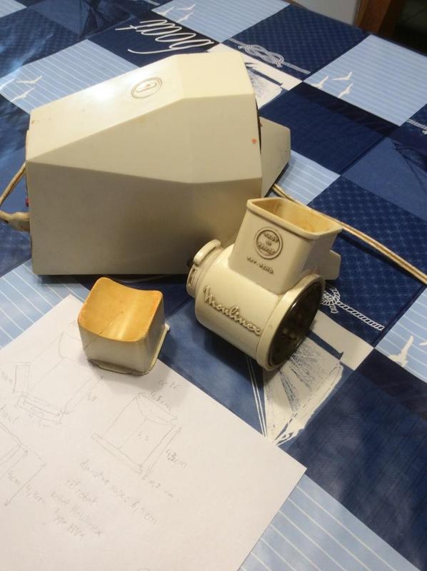 Pusher lid for an Moulinex © kitchen machine