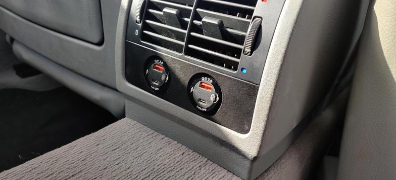 E39 USB Charger for Rear center console
